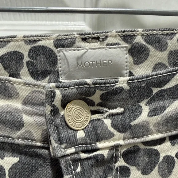 MOTHER Leopard-Print Skinny Jeans in Gray and White - Picture 2 of 11
